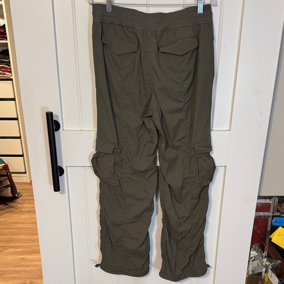 Lululemon Dance Studio Cargo Pants Olive Military Green Medium - Picture 2 of 4